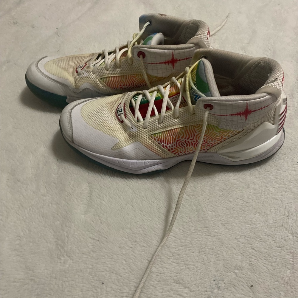 New Balance Kawhi in Men’s size 11.5